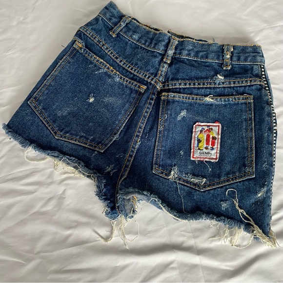 Vintage denim distressed Jean shorts - Picture 2 of 6
